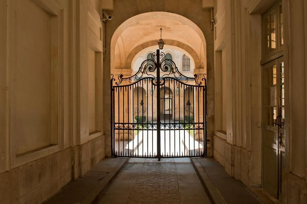Apartment Place Du Pantheon